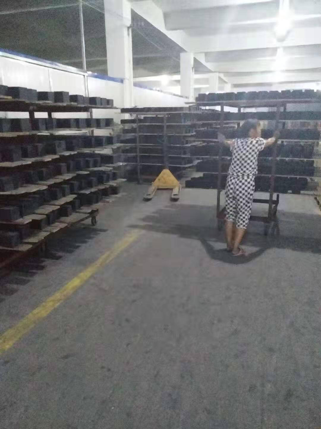 <a href=http://m.wd888.cn/fwzhxt/ target=_blank class=infotextkey>蜂窩活性炭</a>3000m3大型倉庫