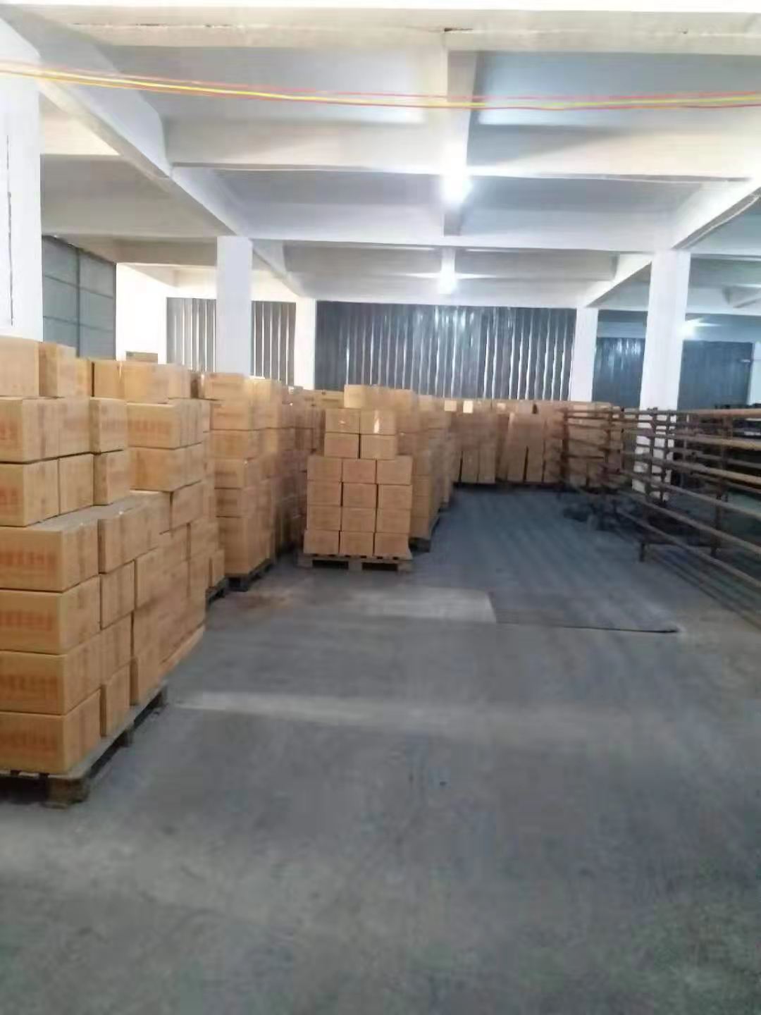 存放<a href=http://m.wd888.cn/fwzhxt/ target=_blank class=infotextkey>蜂窩活性炭</a>倉庫